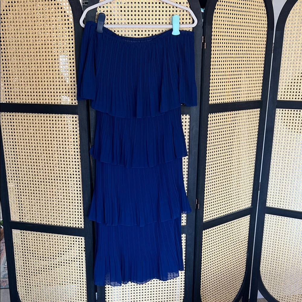 Elegant Off-Shoulder Navy Blue Tiered Dress